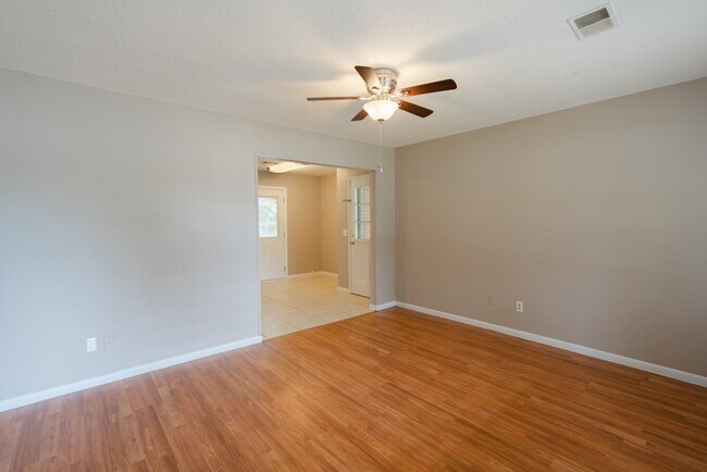 Building Photo - 174 Sequoia Cir
