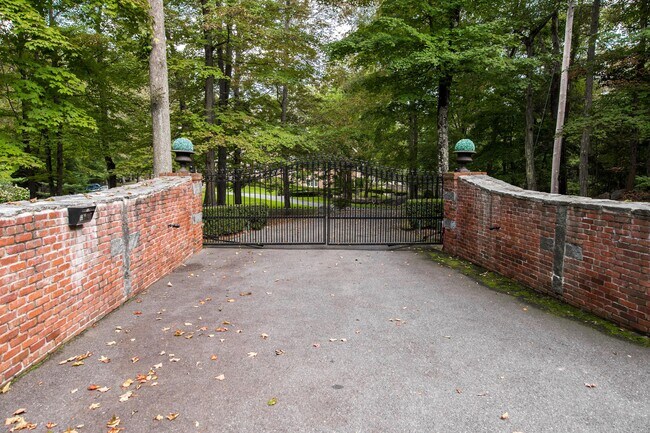 Foto del edificio - 367 Riversville Rd