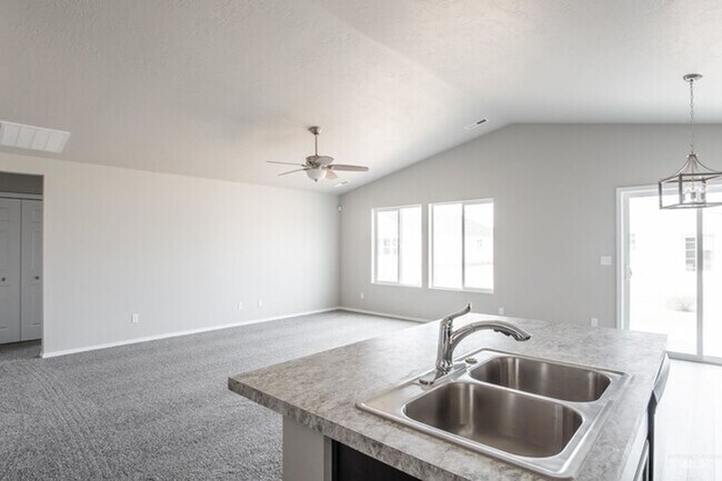 Building Photo - 3 Bed / 2 Bath Kuna, ID