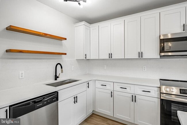 Building Photo - 61 Pennsylvania Ave