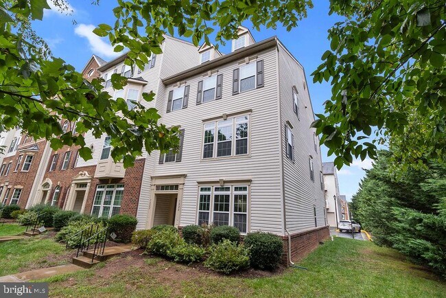 Foto del edificio - 7420 Brunson Cir