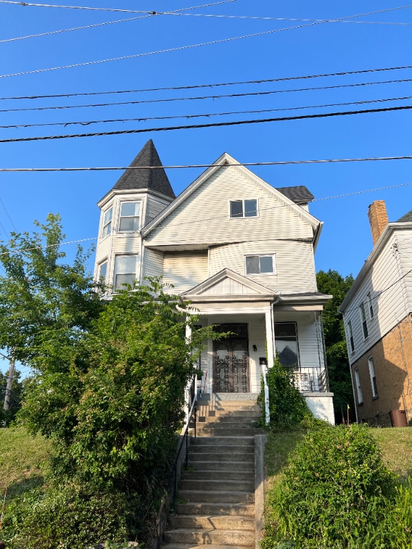 Primary Photo - 627 College St
