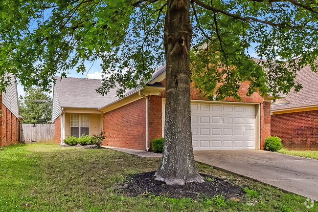 Building Photo - 1614 Central Trails Dr