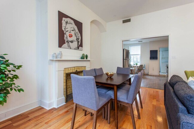 Building Photo - Beautiful and very spacious 3-bedroom unit...