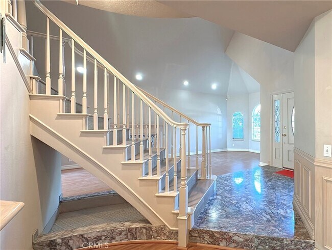 Foto del edificio - 232 E Floral Ave