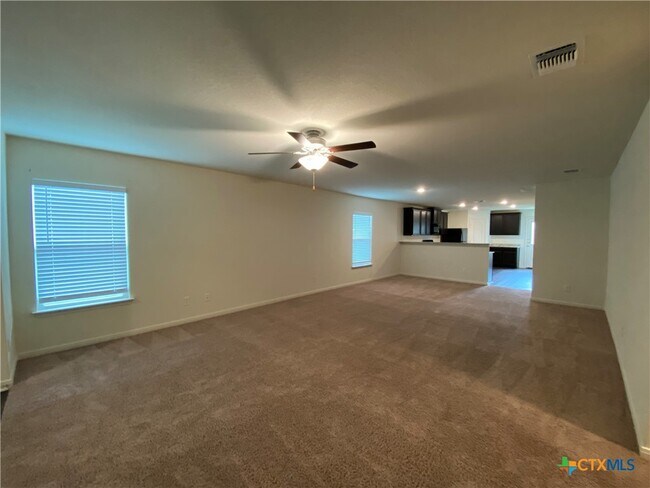 Building Photo - 721 Greenway Trl