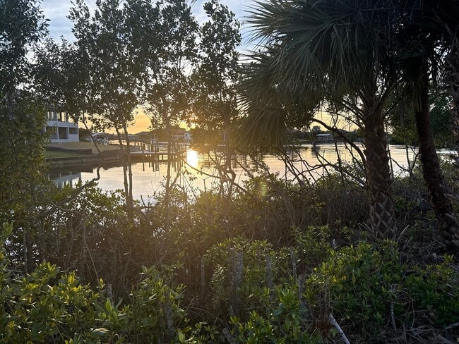 Building Photo - 7796 Lakes Edge Ln