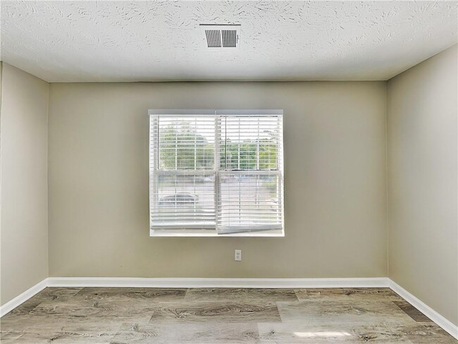 Building Photo - 3458 Lineview Dr