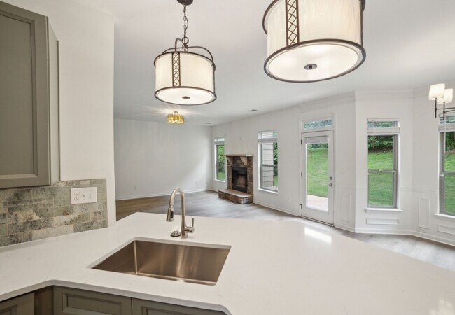 Foto del edificio - 5 Bed 3 Bath in Jonesboro!