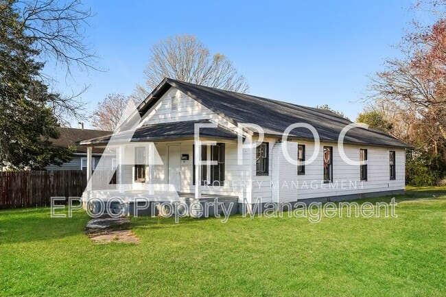 Building Photo - 810 Oakley St