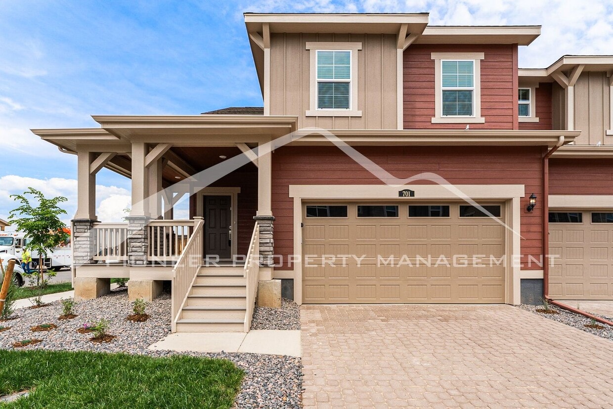 Charming Townhouse with Washer/Dryer and Garage - Charming Townhouse with Washer/Dryer and Garage