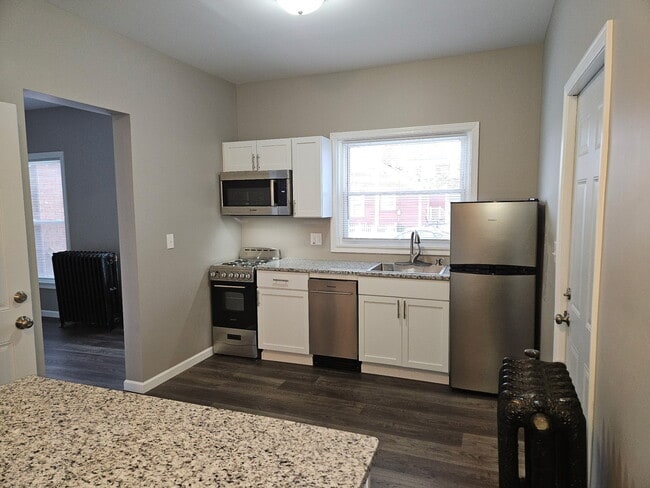 Building Photo - 720 Broad St