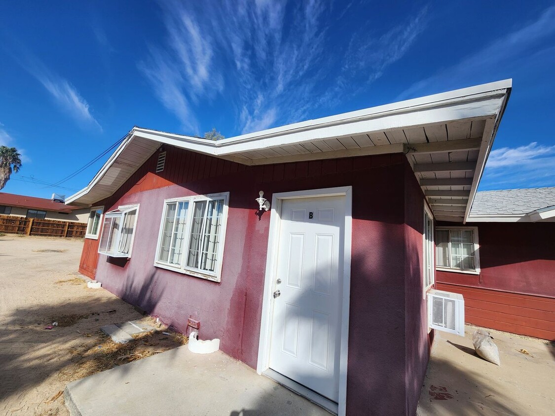 Foto principal - Two Bedroom Duplex in Downtown 29 Palms!