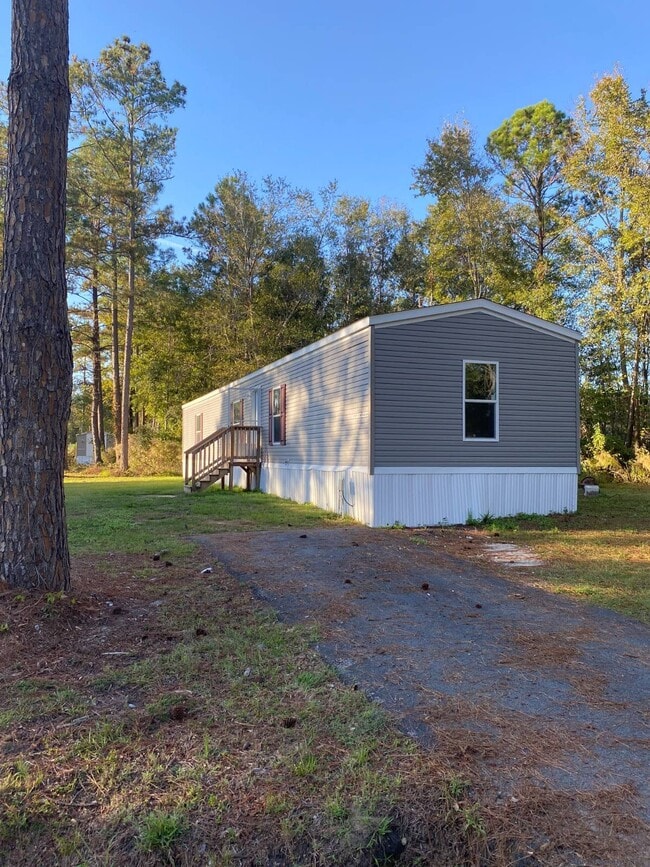 Building Photo - 75 Medlar Ln