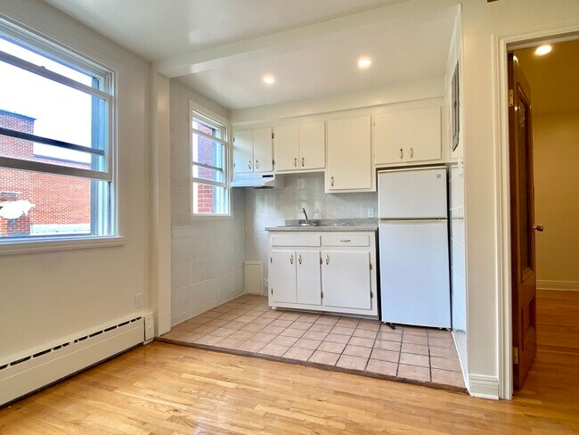 Building Photo - 6875 Rue Sherbrooke