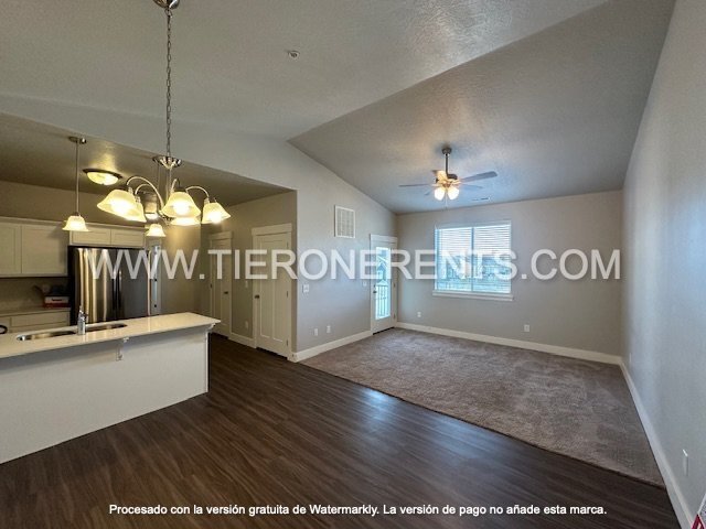 Building Photo - "Stunning 3-Bedroom/ 2 Bath Apartment in L...