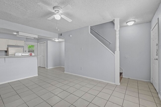 Building Photo - 302 N Race St