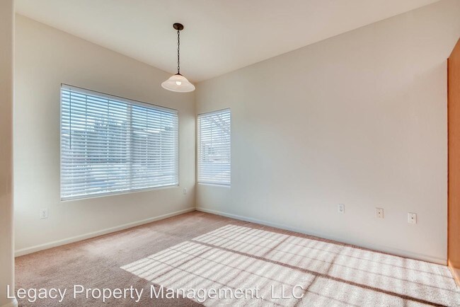 Foto del edificio - 2 br, 2 bath House - 5431 S Dover St. #103