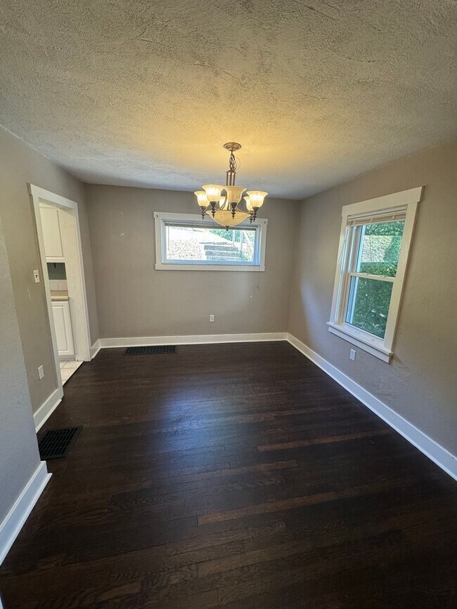 Building Photo - 249 Elwyn Ave