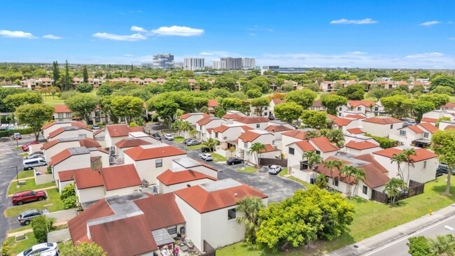 Foto del edificio - 693 NW 102 Pl