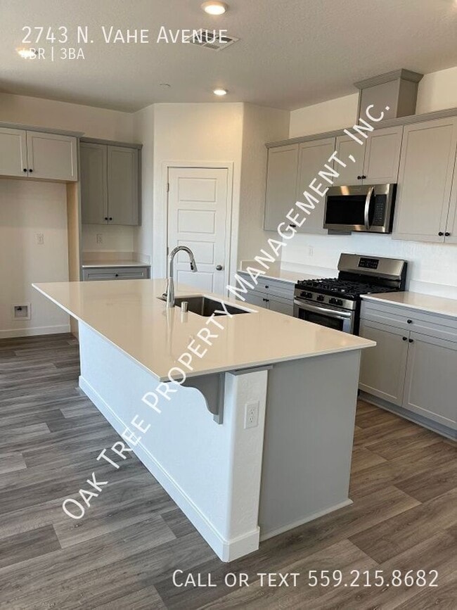 Building Photo - 2743 N Vahe Ave