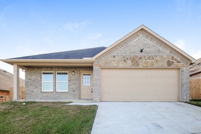 Building Photo - 811 N Ridge Dr