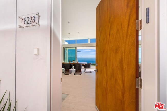 Foto del edificio - 18223 Coastline Dr