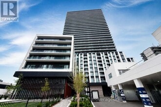 Building Photo - 5858 Yonge St