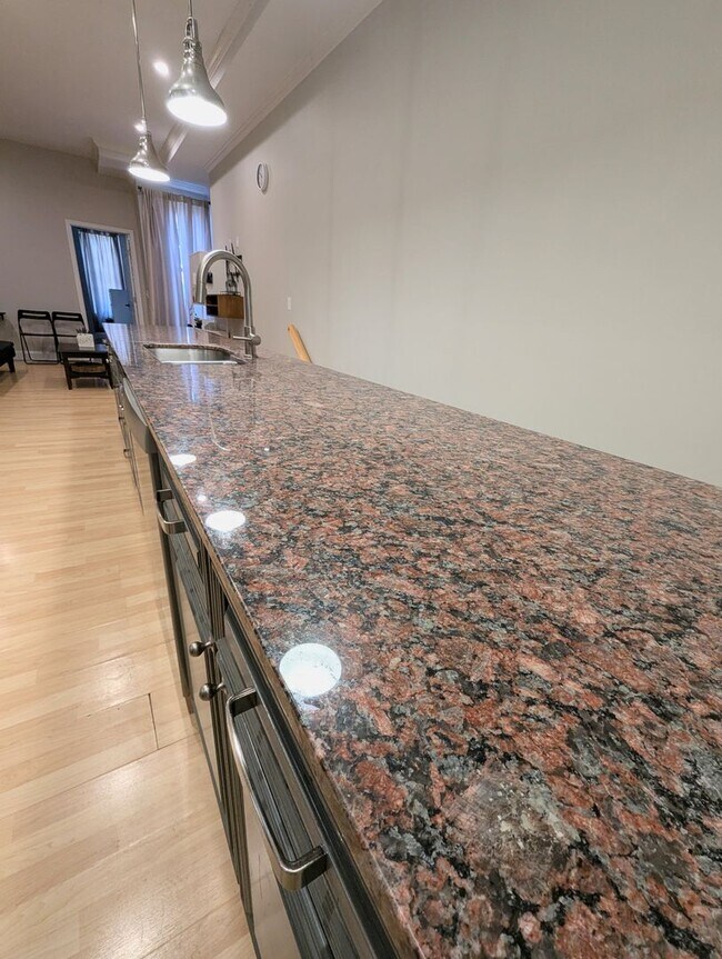 Foto del edificio - Exquisite Home in Lafayette Square - $500 off Deposit & 1st Month's Rent!