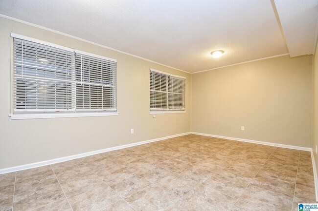 Building Photo - 2536 Janice Cir NE