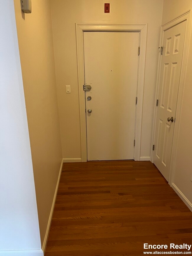 Foto del edificio - 49 Burbank St