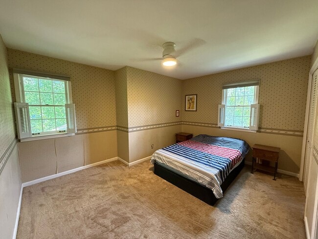 Spacious room - 2402 Delgado Dr