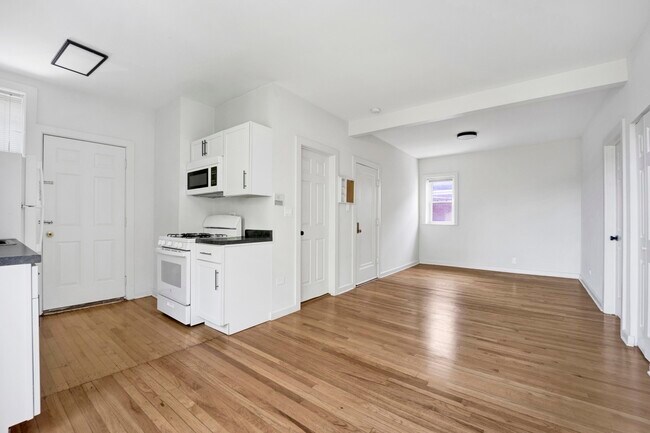 Foto del edificio - 6407 N Wayne Ave