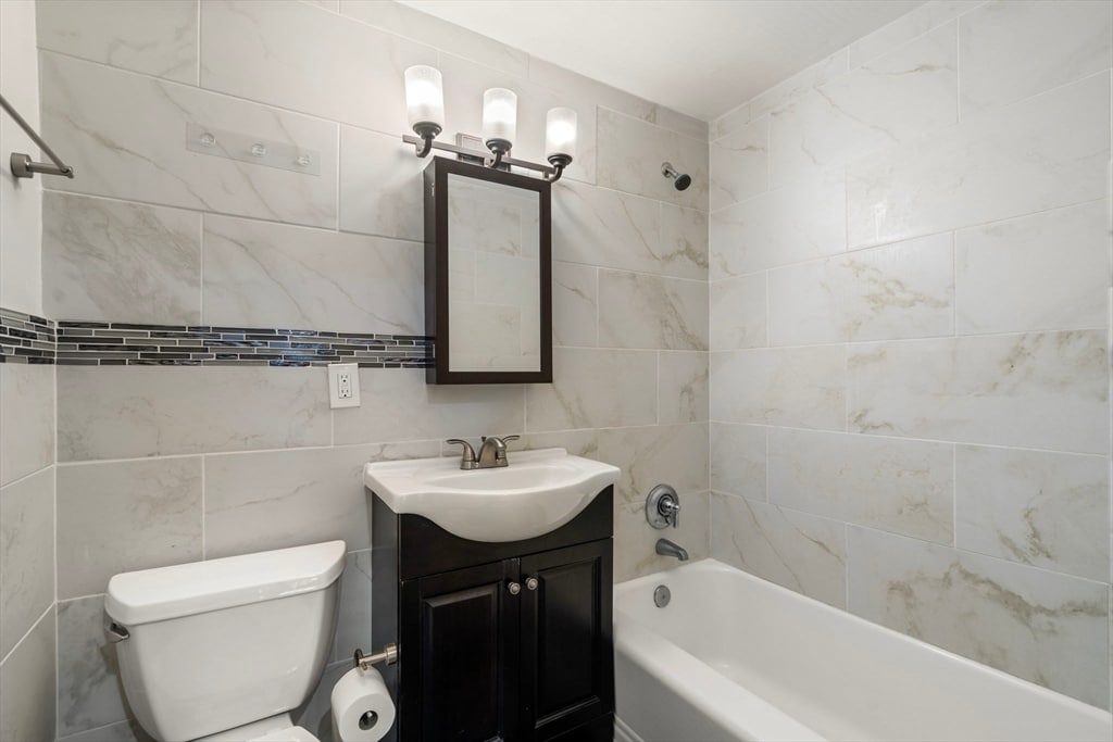 Building Photo - 181 Beacon St