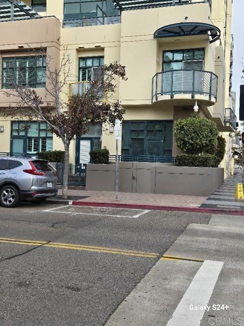 Foto del edificio - 110 W Island Ave