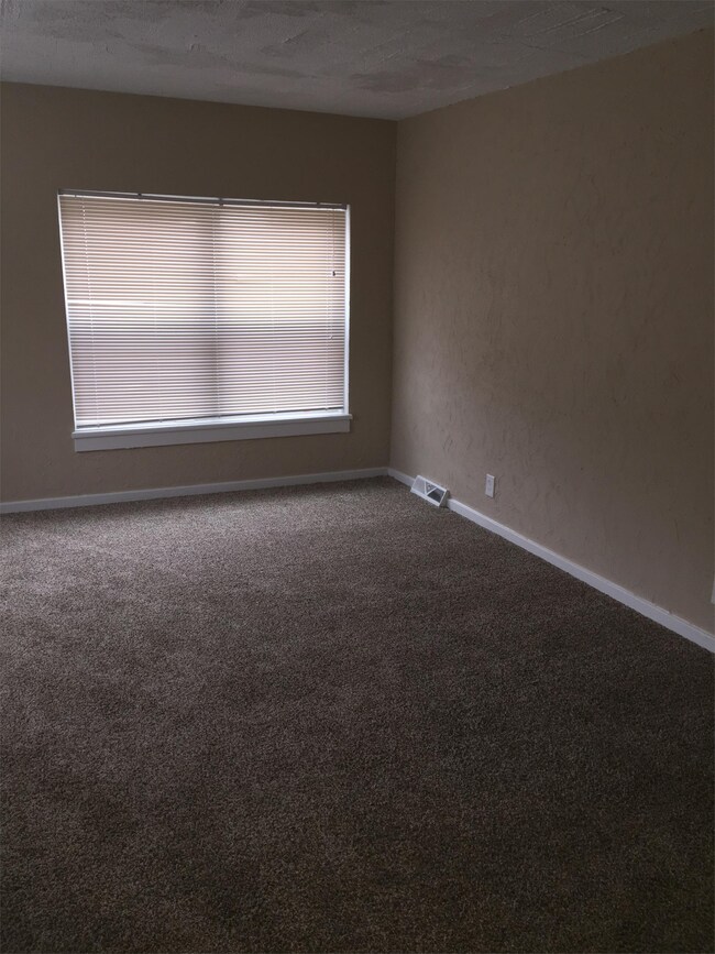 Foto del edificio - 6118 W Medford Ave
