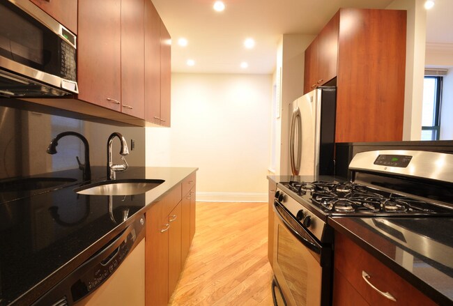 Foto del edificio - 130 E 70th St
