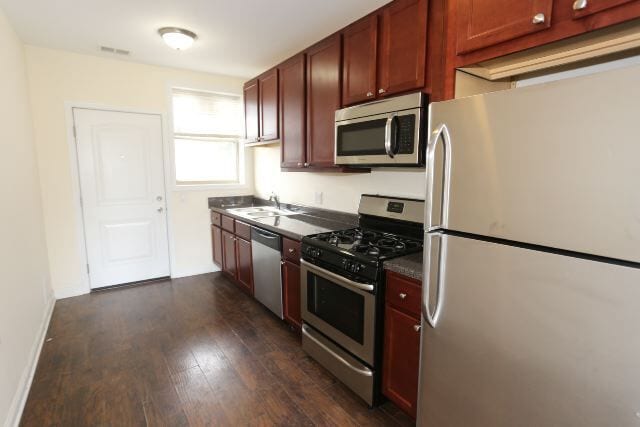 Building Photo - 4731 W Cornelia Ave