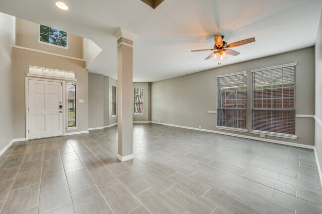 Building Photo - 8560 Calimar Dr