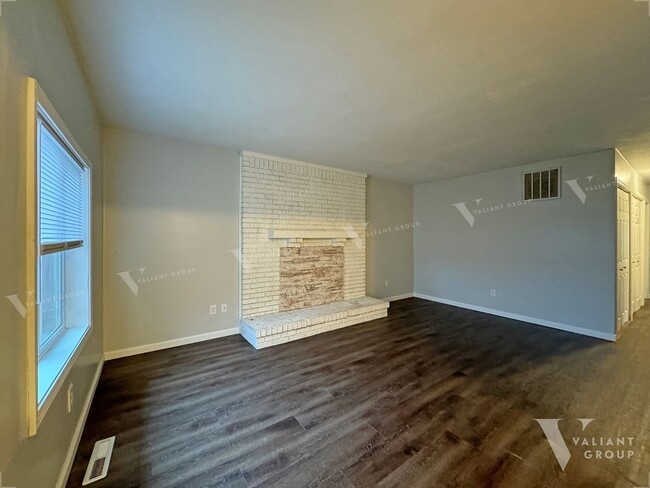 Building Photo - Spacious 2-Bedroom, 1-Bathroom Rental Dupl...