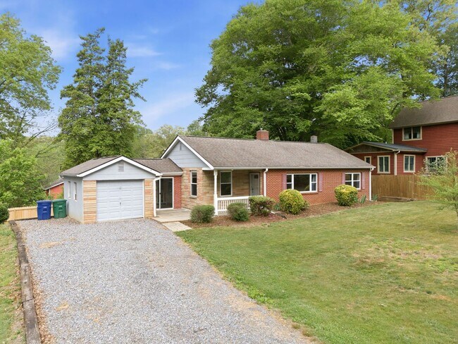 Foto del edificio - Charming home in Swannanoa, NC