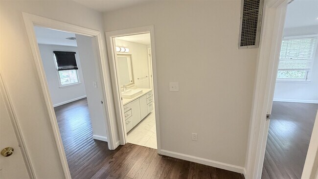 Foto del edificio - 2 Glenbrook Ln