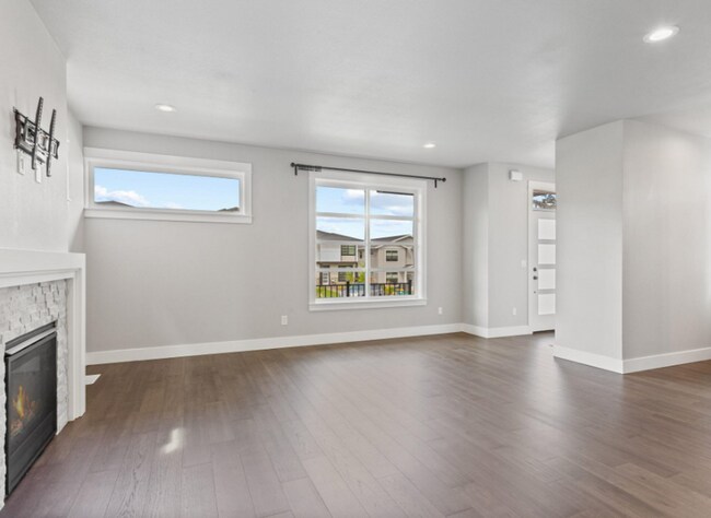 Building Photo - Beautifully Upgraded Home Near McMenamins ...