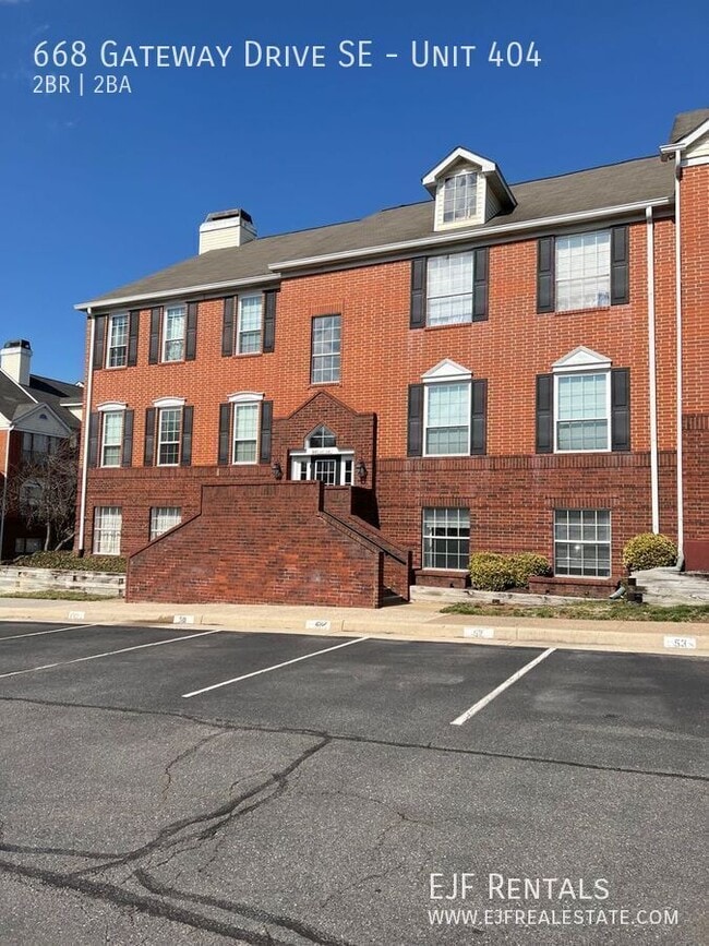 Building Photo - 668 Gateway Dr SE