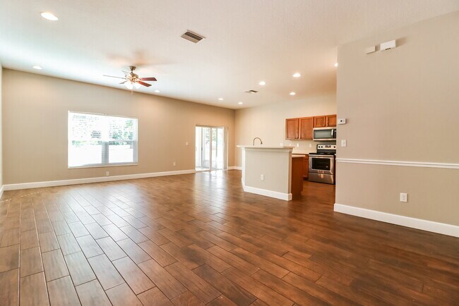 Building Photo - 742 Star Pointe Dr