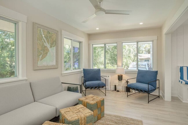 Building Photo - 1 Laurel Ln