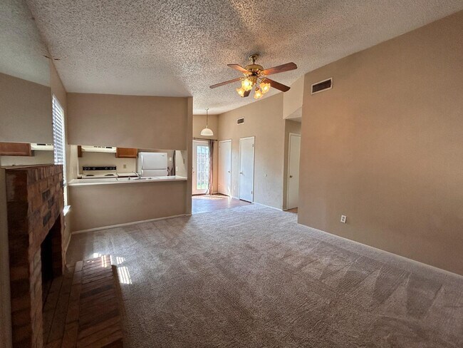 Foto del edificio - 129 N Troy Ave