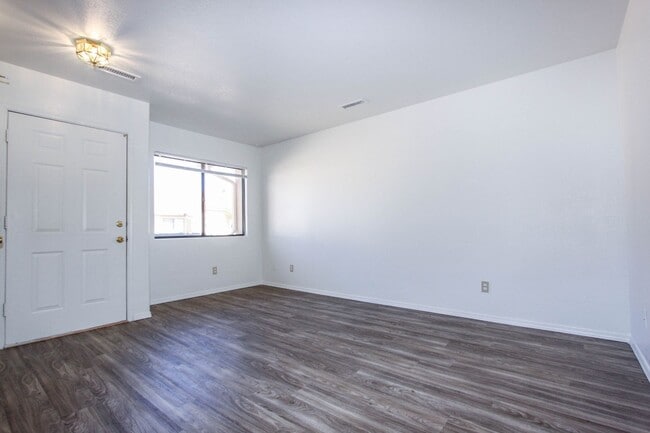 Building Photo - 8448 E Lakeshore Dr