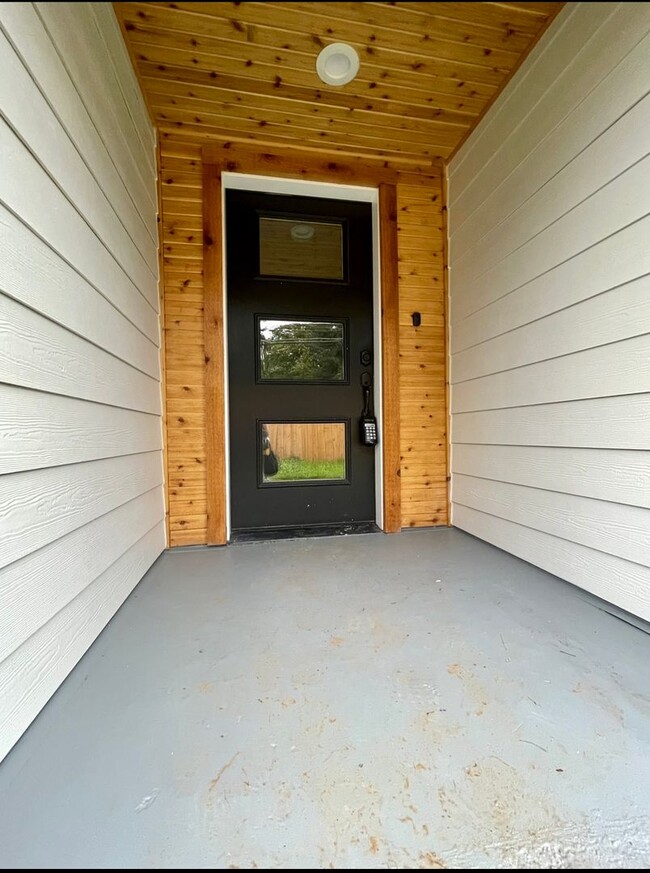 Foto del edificio - Stunning Mid Century Modern Cottage In Mill Park Neighborhood~  Large Yard w/ Privacy Fence~ Wash...