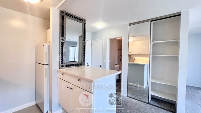 Building Photo - Lovely waterview from this sweet  studio c...